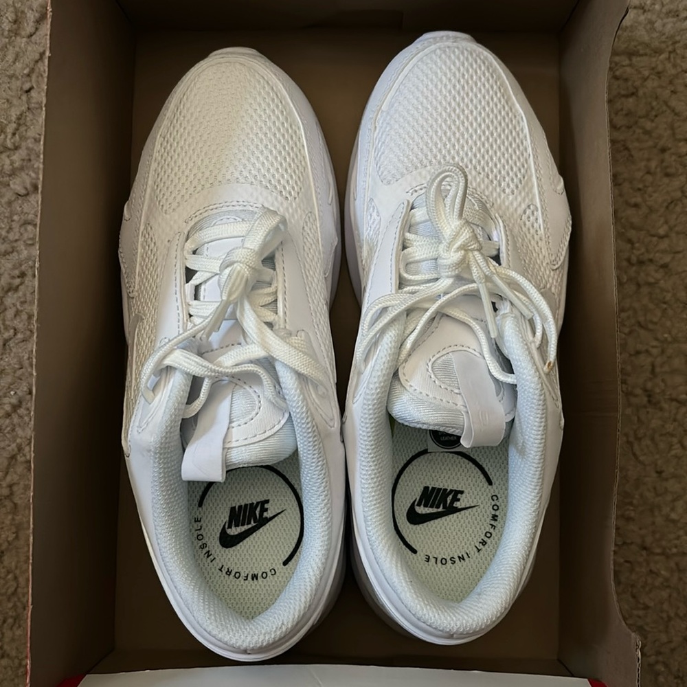 *new*White Nike air max bolt